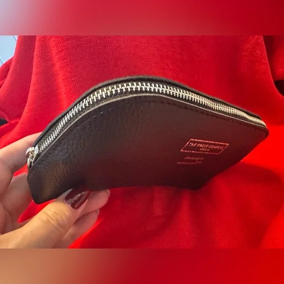 The White Company London Black Amenity Bag - Picture 6 of 8